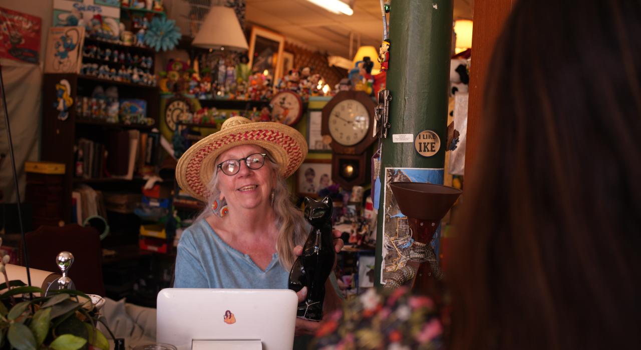 当地 Zielinski and Friends 商店内琳琅满目的古董