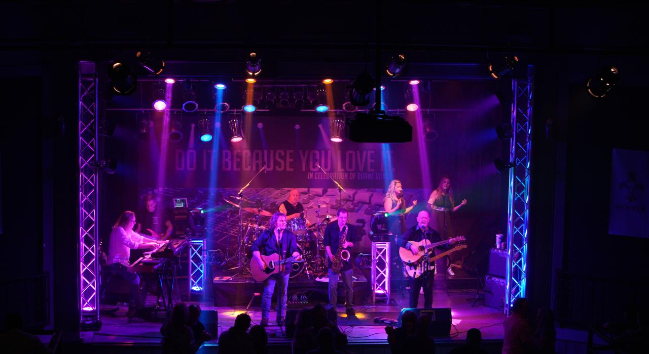 Orris 剧院的现场表演