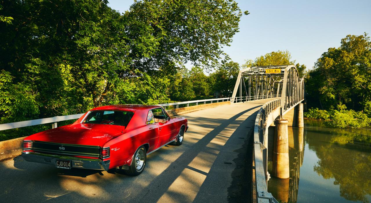 Paseo por el Devils Elbow Bridge en el condado de Pulaski, Misuri