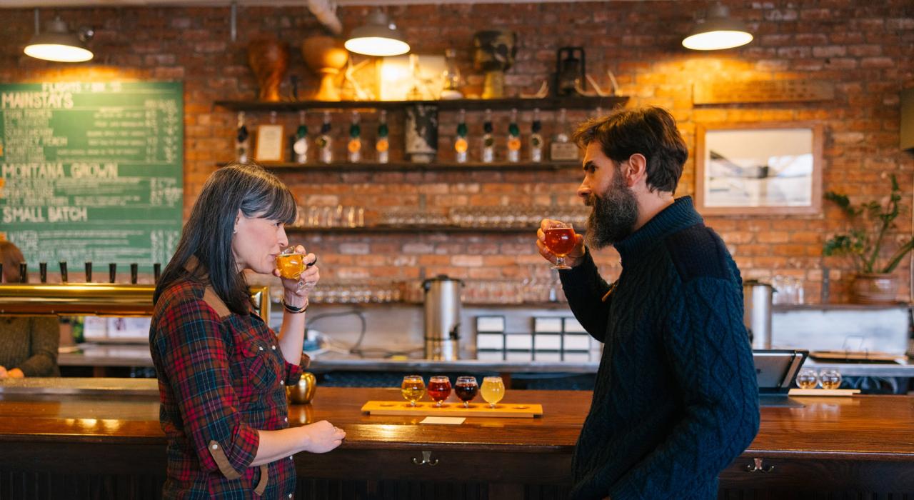 在 Western Cider 苹果酒厂品尝精酿苹果酒，感受乡村风情