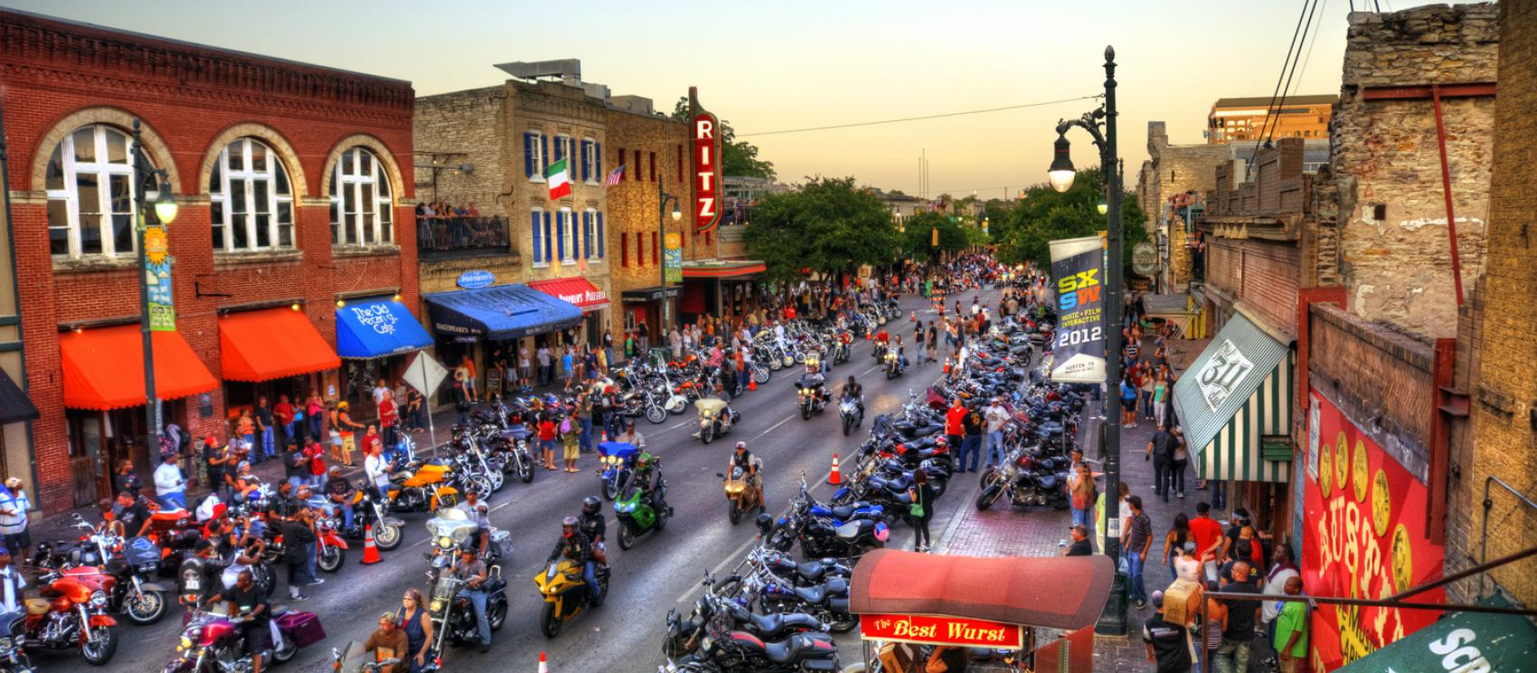 正值德州共和国摩托节的奥斯汀市中心