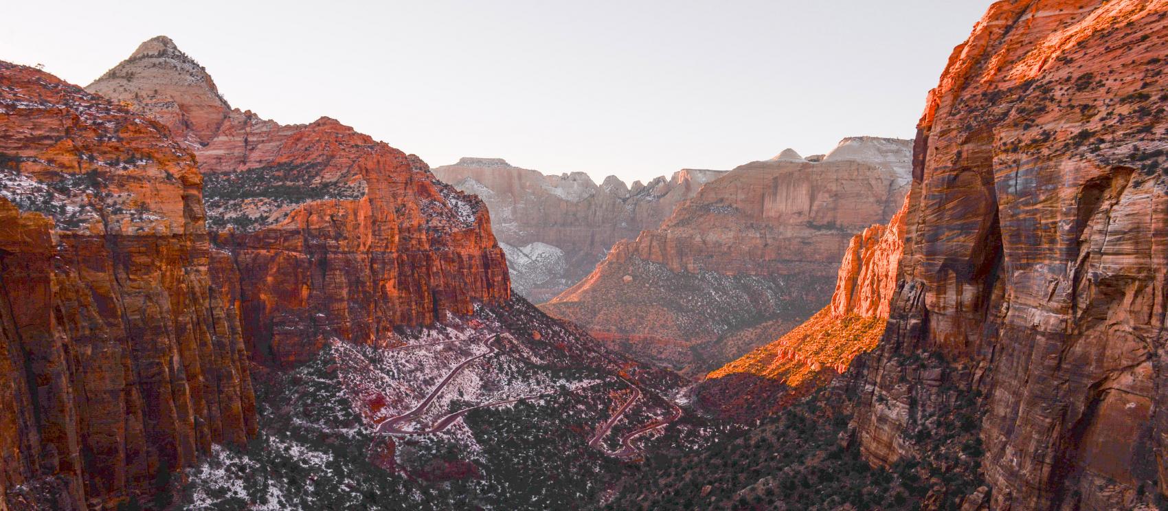 锡安国家公园崎岖峡谷的壮丽美景