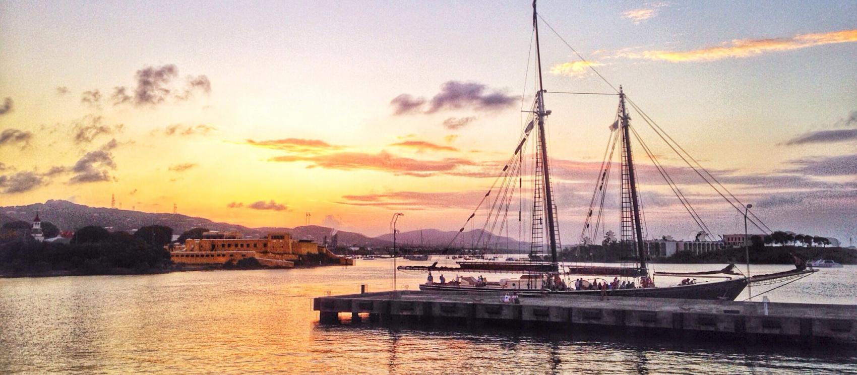 圣克罗伊岛克里斯汀斯泰德港的日落