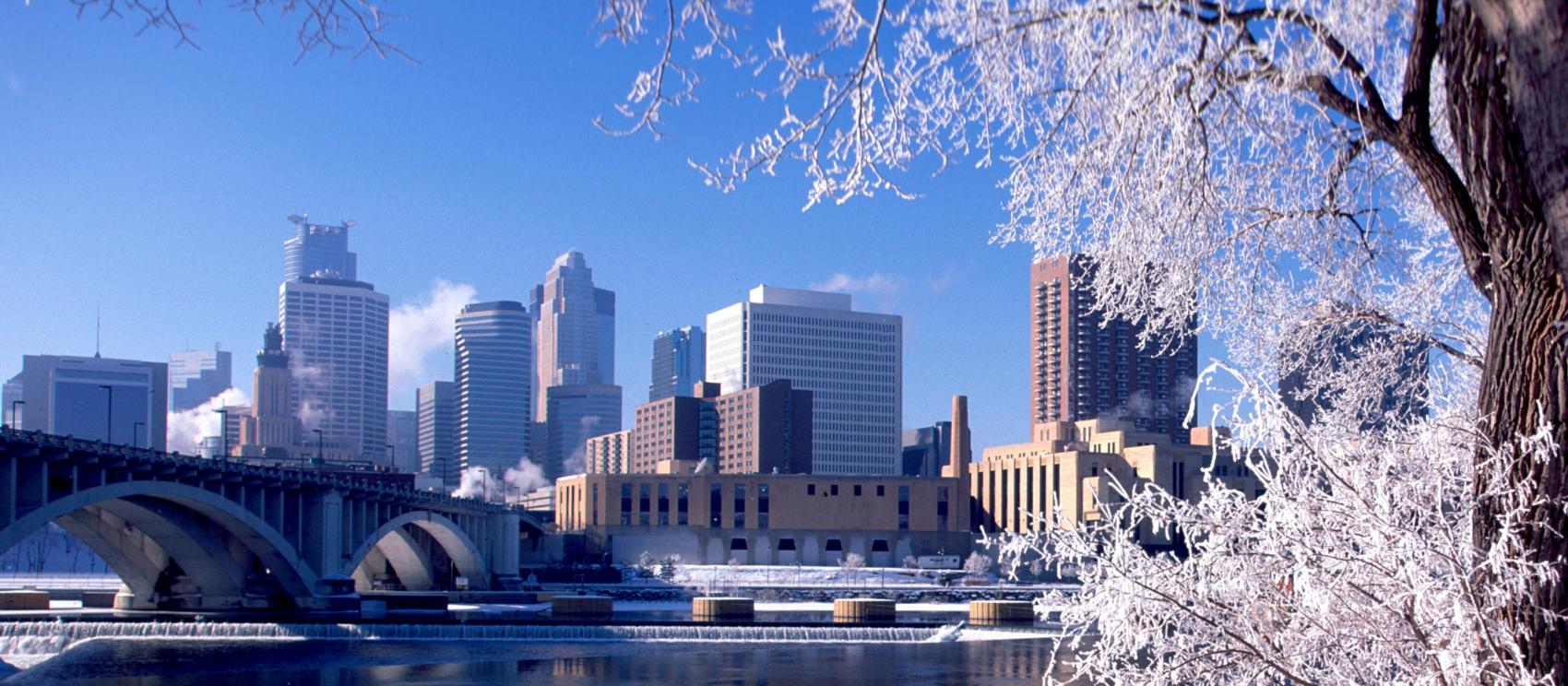 冰雪覆盖的明尼阿波利斯