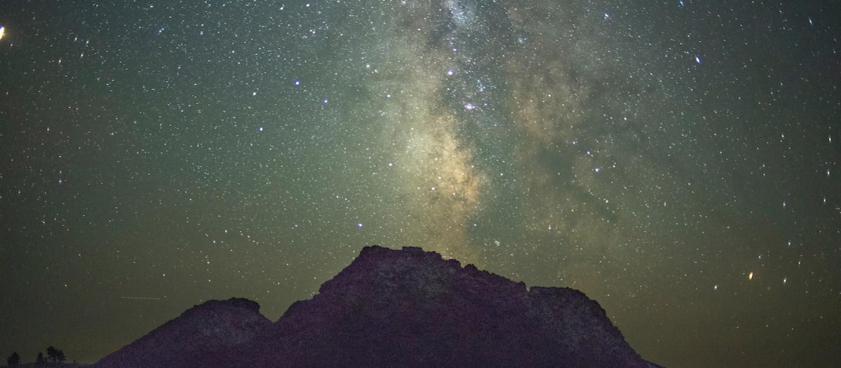 月形坑国家自然保护区的一夜繁星
