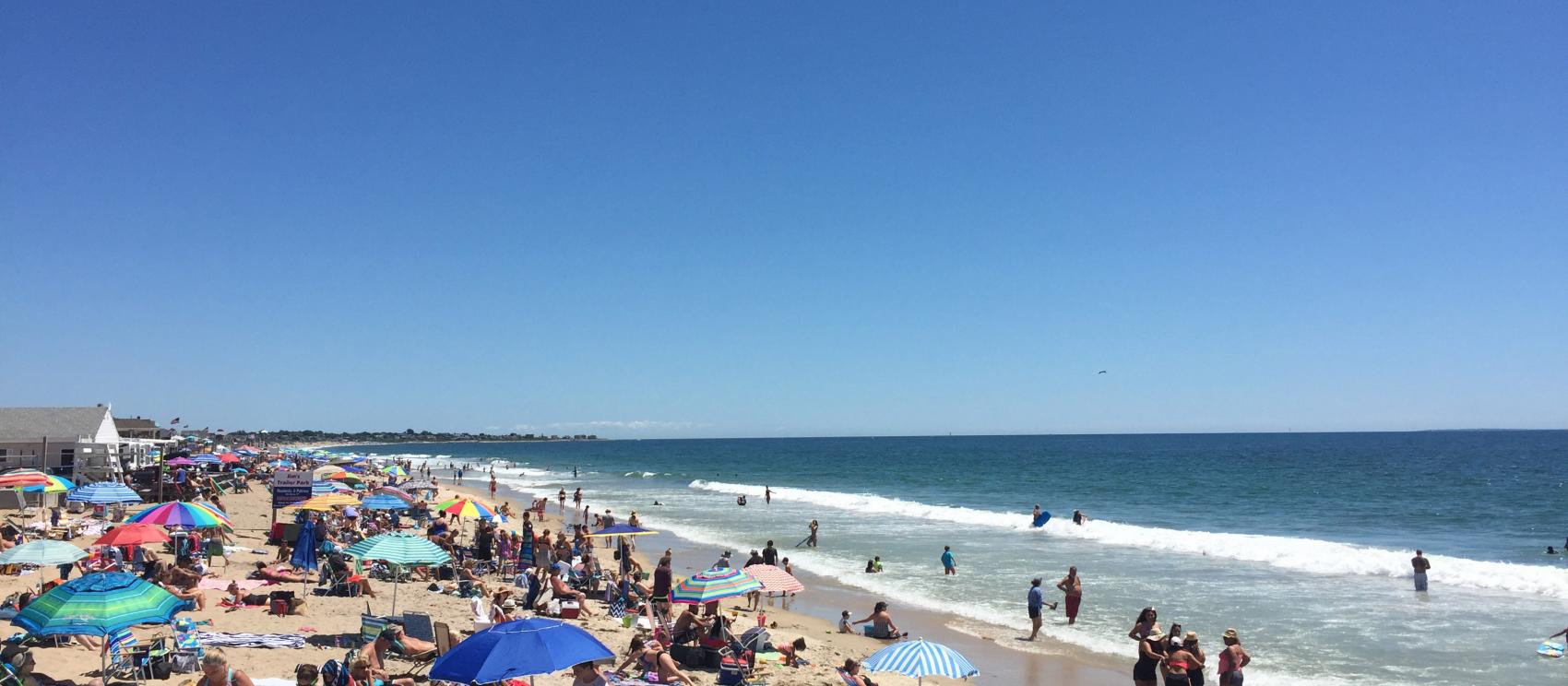 在米斯奎米库特州立海滩度过夏日的一天