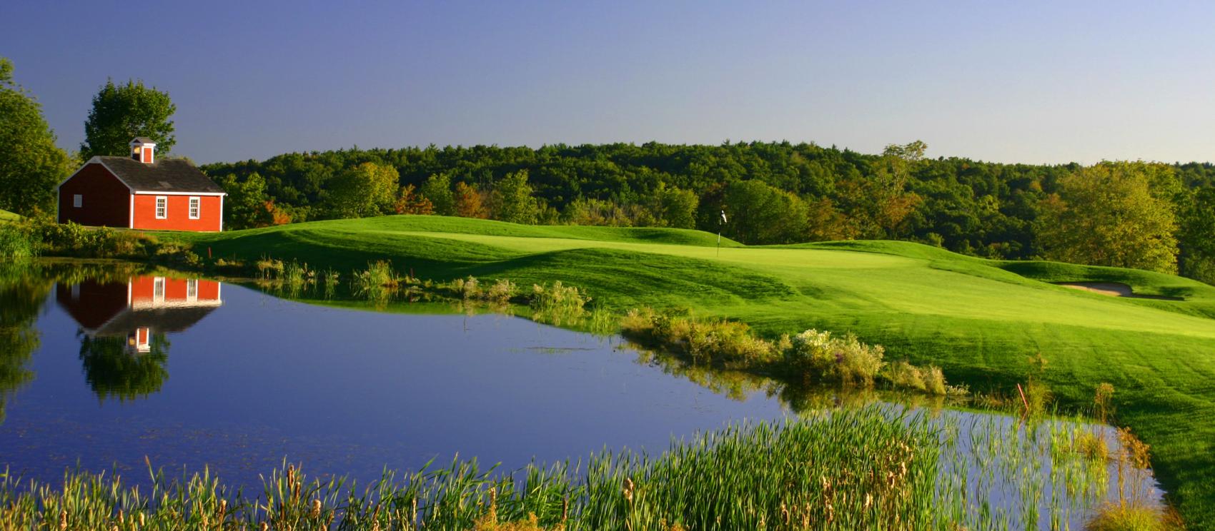 萨顿 (Sutton) 黑石国家高尔夫球场 (Blackstone National Golf Course) 的华丽果岭和球道