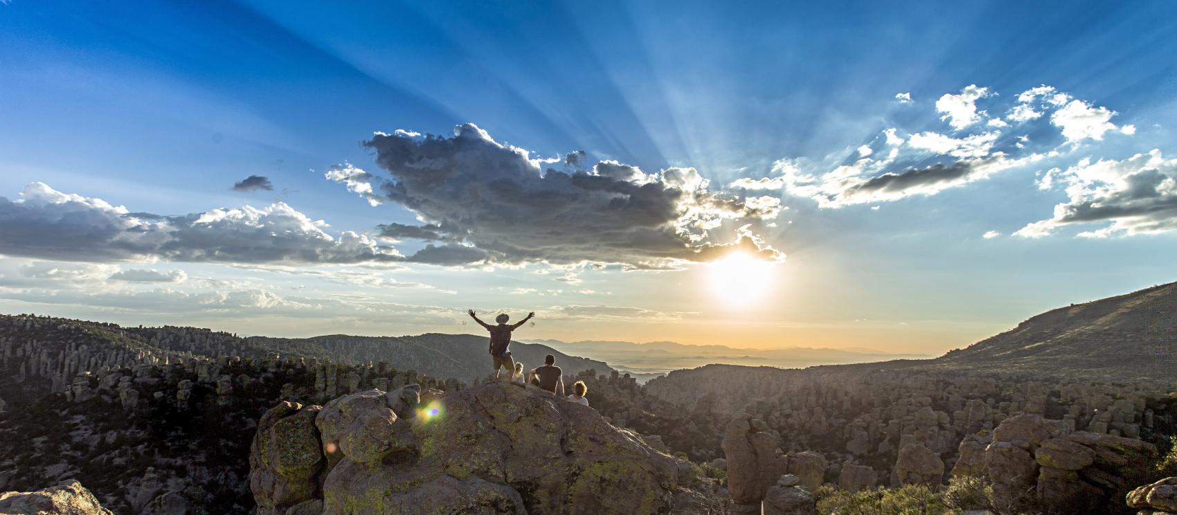 欣赏奇里卡瓦国家保护区的怪异岩柱