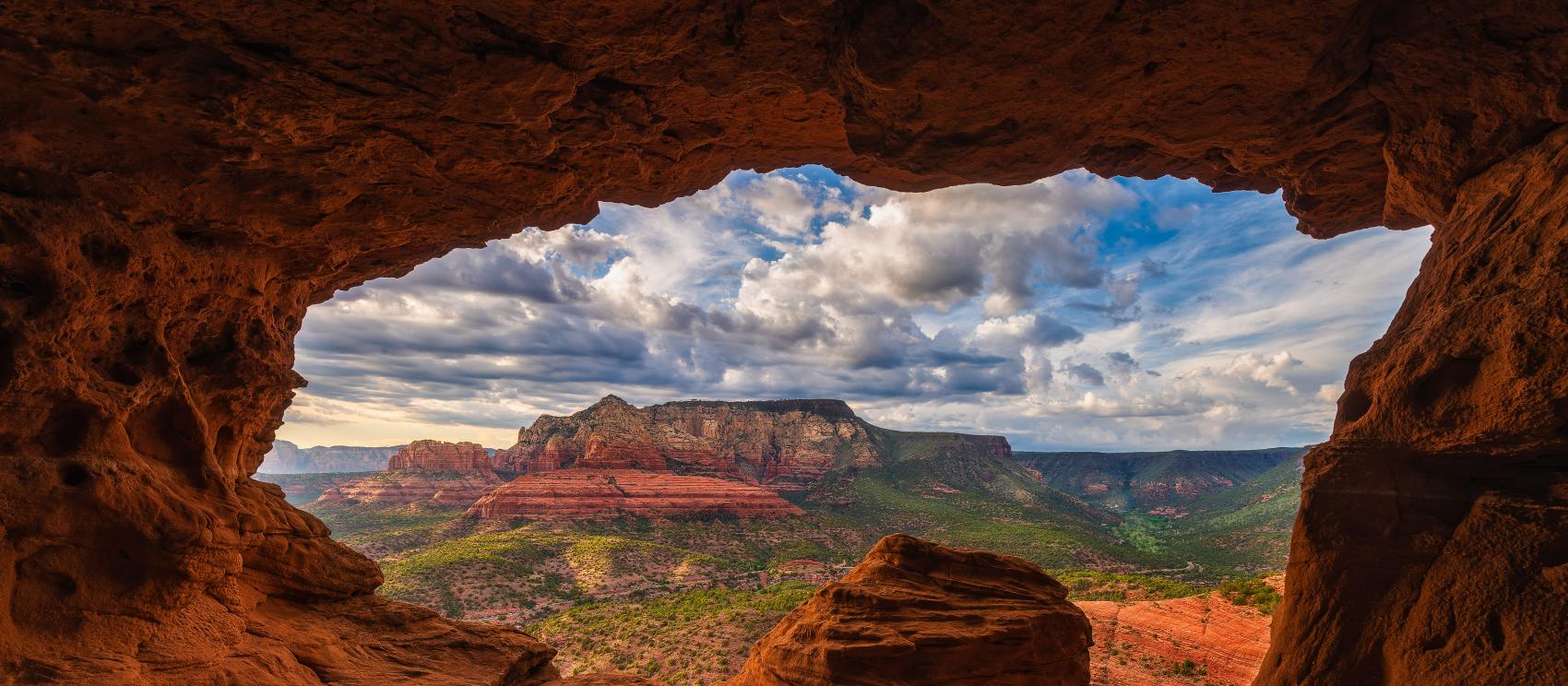 塞多纳的红色岩石与蓝色天空相互辉映
